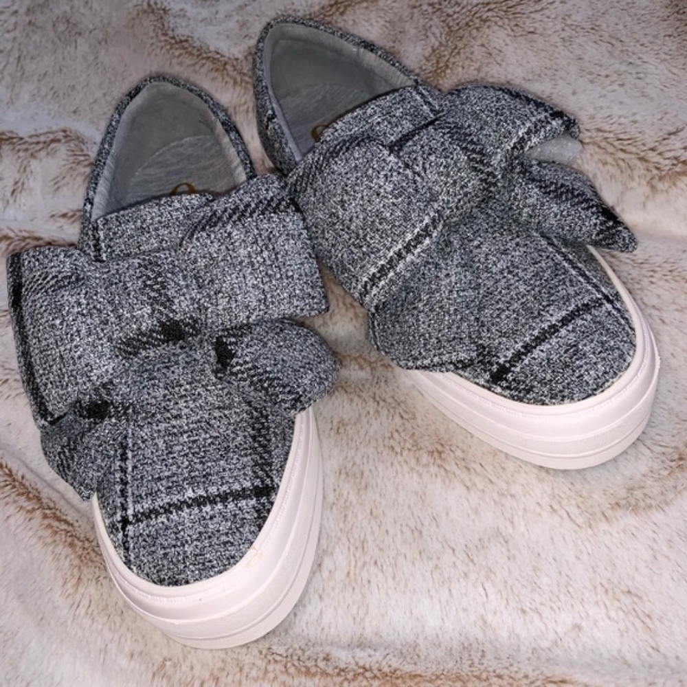 Nine West size 5.5 Plaid Sneakers